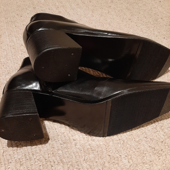 Classy Boots - Picture 3 of 4